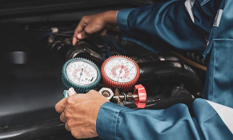 Technician regassing car aircon